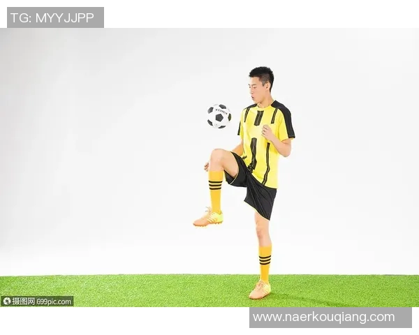 足球明星颠球技巧展示图片集锦让你领略球场魅力与风采
